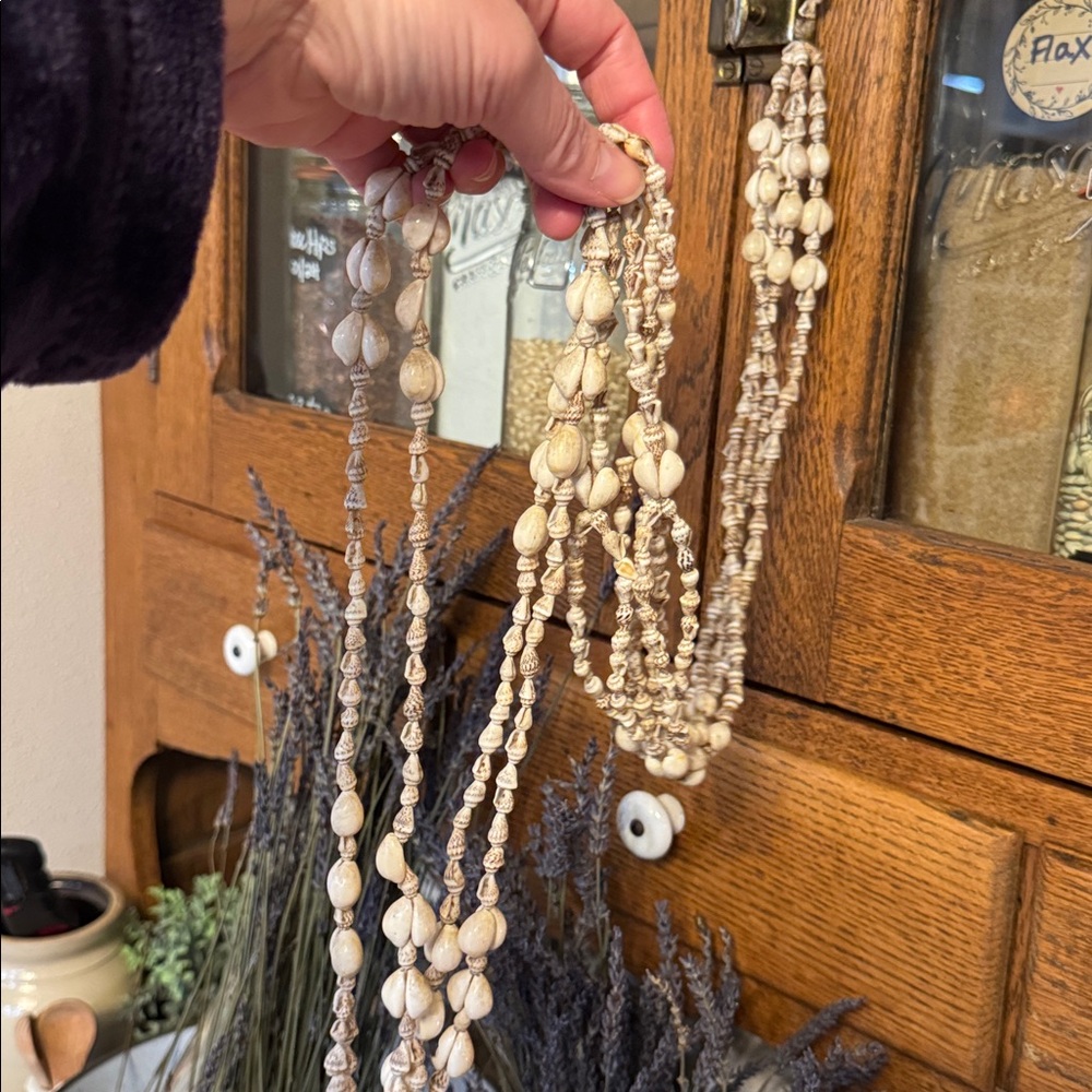 Cowrie Shell Plant holder/hanger 52” long - Picture 4 of 5
